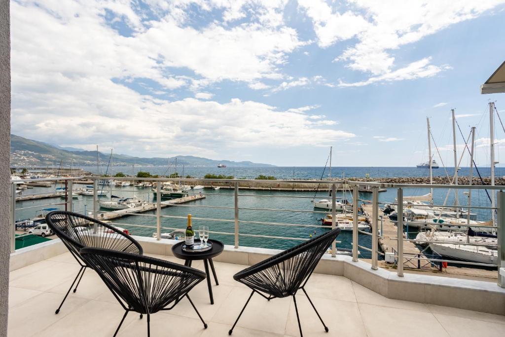 Sail Away In Kalamata, Marina Serenity Apartment *